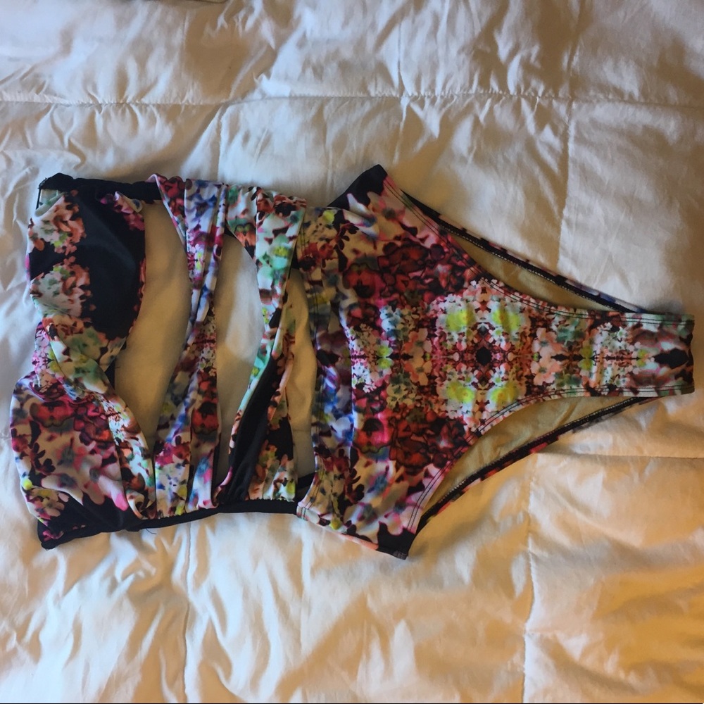 Shore road one piece bathing suit. NWT - Picture 3 of 4